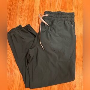 Vuori Weekend Jogger Pants- Grass Green
